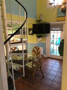 Key Lime Condo, less than 1 block to the beach.  WIFI.  Pet Friendly.