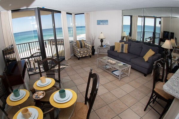 Ocean front condo with fantastic views!