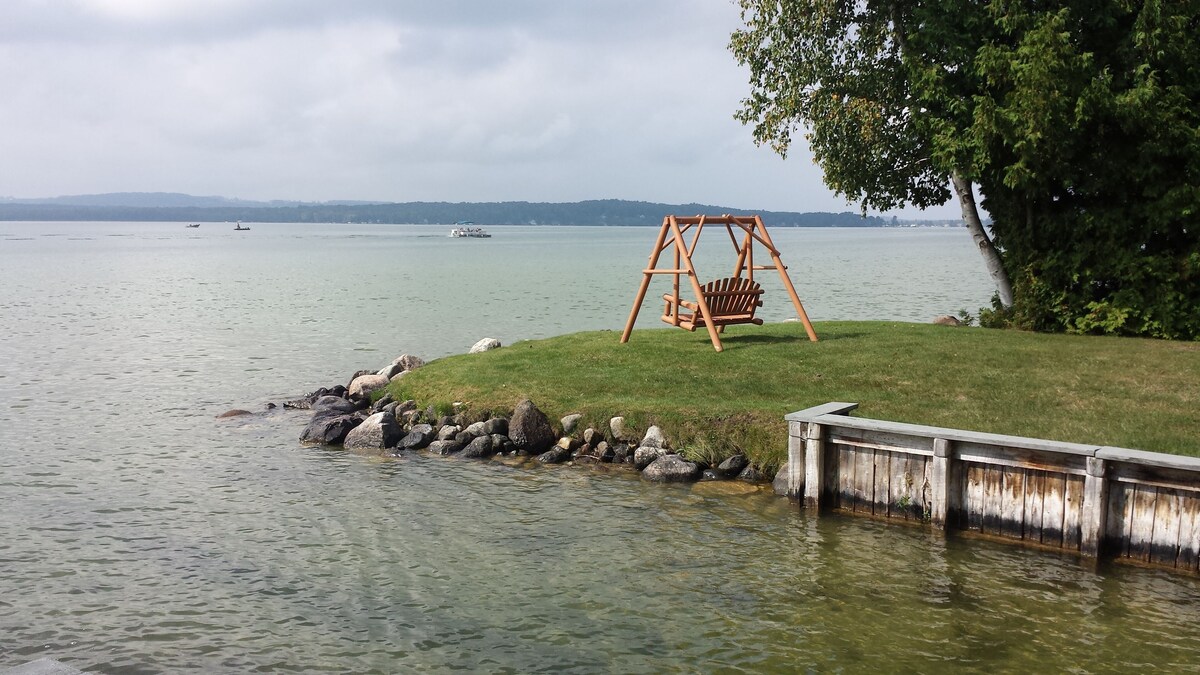 Awesome Family Vacation Beach Chalet – Only 1 Prime Week in August Left!