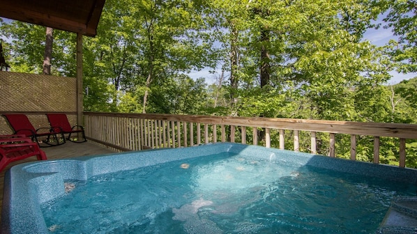 Relax In The Hot Tub Located On The Deck, PRIVATE ! Wooded Setting 