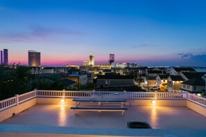 ❤️ Unforgettable views both day and night from the One-of-a-Kind ROOFTOP DECK!