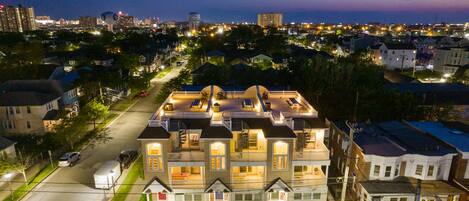 ❤️ Beautiful Exterior! Notice the Spiral Staircase to the Rooftop Deck!