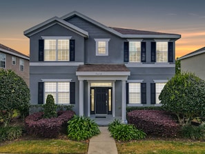 5 bedroom 3 full bathrooms, and a half bath. Master en suite is on entry level