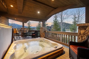 7 person hot tub off our second patio. Relax and enjoy the stunning views