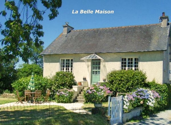 La Belle Maison, a charming detached country cottage near Plessala.