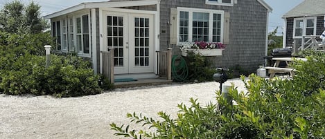 Classic Cape Cod Cottage! Steps to private beach exclusively for units 177A&B 