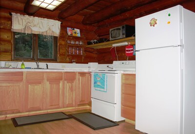 Upper Paradise Log Cabin - Nightly Rental in the Woods