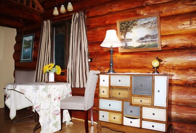 Upper Paradise Log Cabin - Nightly Rental in the Woods