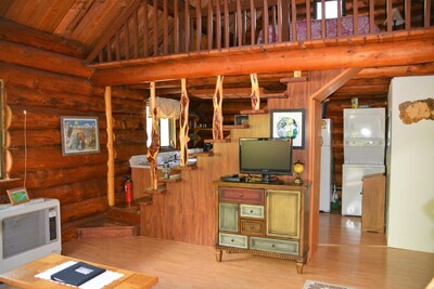 Upper Paradise Log Cabin - Nightly Rental in the Woods