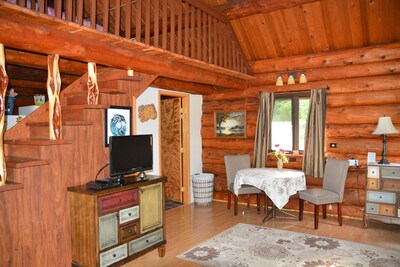 Upper Paradise Log Cabin - Nightly Rental in the Woods