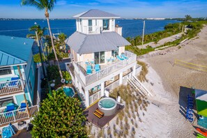 As Good as it Gets: Oceanfront hot tub and heated pool 