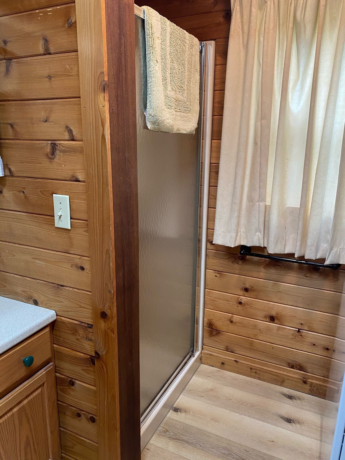 Quiet, Pet Friendly Cottage near Moosehead Lake!