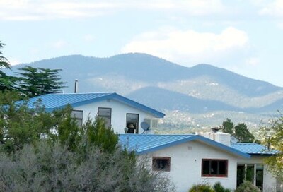 2-floor Rural Hillside Serenity Close to Town.  Hike and Bike from the House