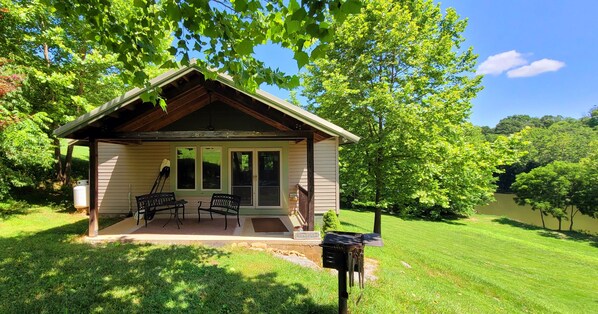 Fireflies Cabin along the NewRiver