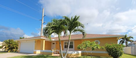 Vacanza Rentals - Villa Bonita front entrance