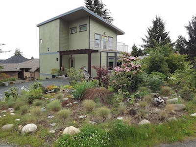 Royston BC~ Comox Valley Holiday Destination Home ~ Vrbo  with Ocean Mtn Views 