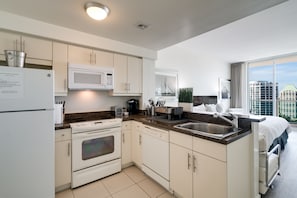 Full kitchen!