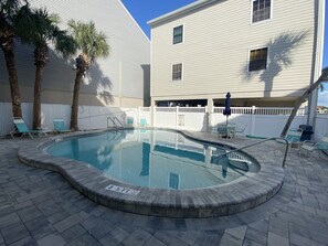 Large shared pool with heating!