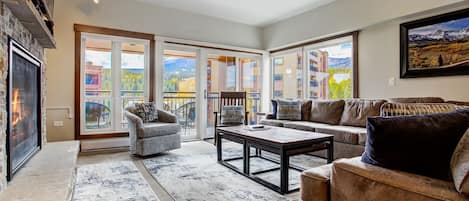 Relax with family and friend and enjoy  balcony views of ski area and ski school