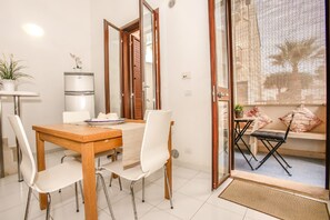 Dinining room / Veranda view