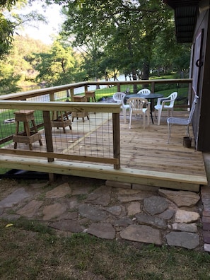 New Expanded Deck with bar stools!!