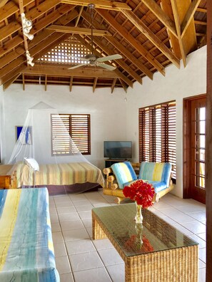 Interior View Daybed in foreground