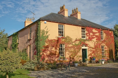 Charming 18th Century Gamekeeper's Cottage at Williamstadt House