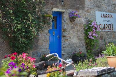 Charming 18th Century Gamekeeper's Cottage at Williamstadt House