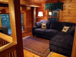 Cozy Upstairs Loft Area