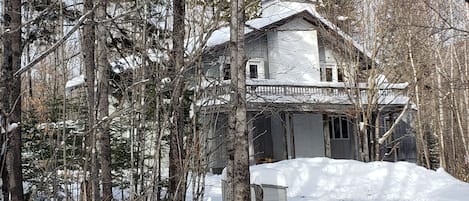 Enjoy a spectacular, grand Mountain Ski home this weekend! Mount Snow Rental