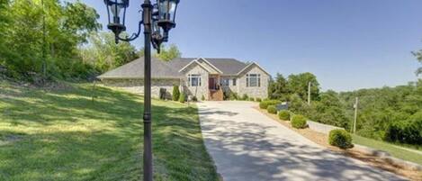 Beautiful Home in Branson...YOU WILL LOVE IT!