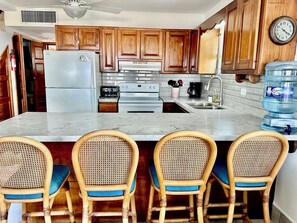 Full kitchen (no dishwasher) with counter seater.