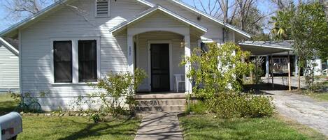 1951 Shiner Bungalow