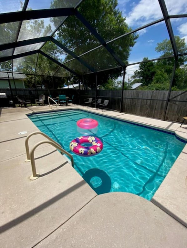 4 bedroom 2 bath sleeps 10 beach house with your own private pool. Short walk.