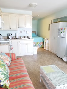 Clean, Beautiful  Bright Studio Condo With Extras For Your Perfect Vacation!!!!