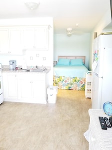 Clean, Beautiful  Bright Studio Condo With Extras For Your Perfect Vacation!!!!