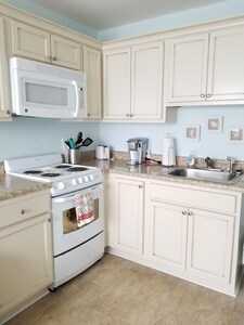 Clean, Beautiful  Bright Studio Condo With Extras For Your Perfect Vacation!!!!