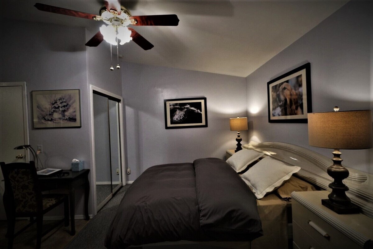 Secluded Sunny Studio. Private Entrance & Patio