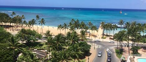 Gorgeous View of Waikiki Beach and Ocean. Just 30 seconds walking distance