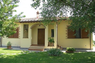 Pequeña villa con encanto cerca de Cortona, jardín, olivar. C.A. Wifi gratuito - LA COLONICA