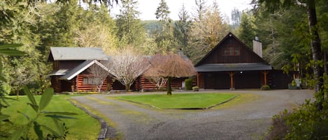 2 Luxury Log Cabins on Sol Duc River