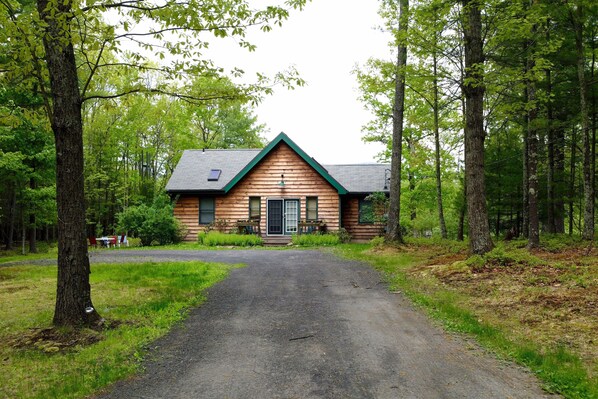 Private driveway to your cottage.
2bedrooms, great room, full kitchen & bath.Gem