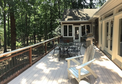 Waterfront, 5 bedrooms, on Lake Lanier / double slip Private Dock #staycation