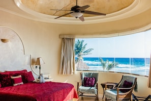 one of two master suites with ocean view and balcony at Villa Escapar
