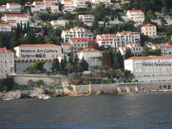 View to the house from the sea. Hotel Excelsior to the left (5 *) and Modern Art 