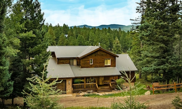 Front of house in the summer/fall