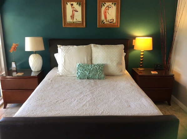 A very comfy Queen sized bed