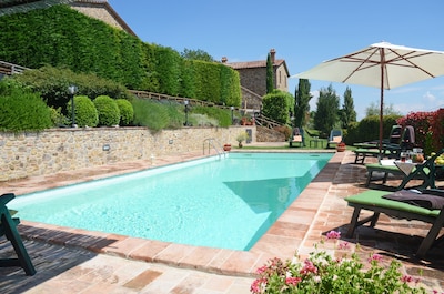 PRIVATE TUSCAN VILLA WITH SWIMMING POOL - LAST WEEKS AVAILABLE