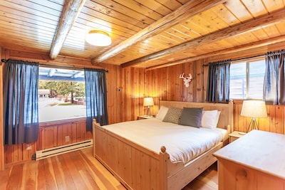 Luxurious log cabin getaway at White Pass