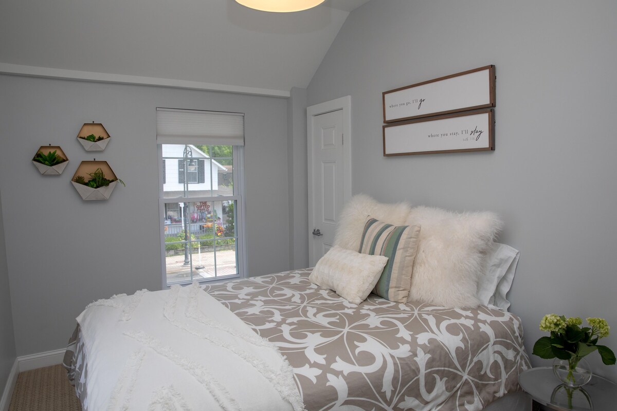 Heart of Lenox!! – renovated downtown apartment